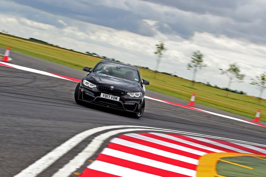  BMW M4 Coupe (F82) 2017 года  (UK) (фото 17 из 26)